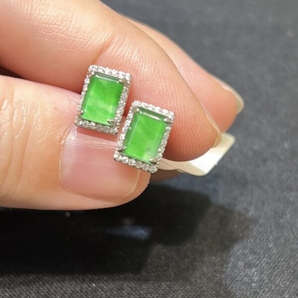 翡翠無事牌耳環｜高綠危地馬拉翡翠 × 925銀托 × 水晶圍邊 × 平安守護推薦 #48496